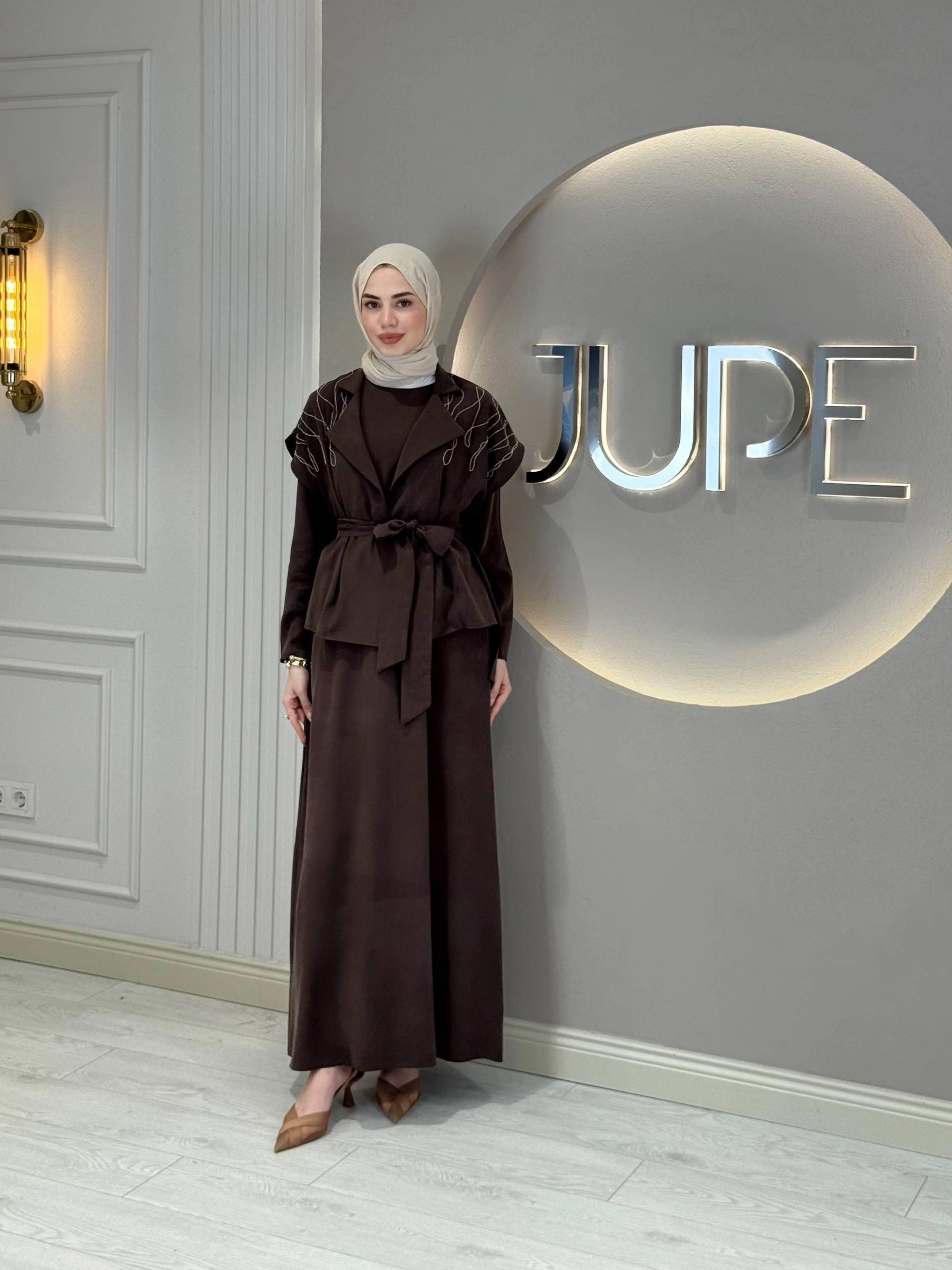 Jupe Omuzları İşlemeli Yelekli Elbise