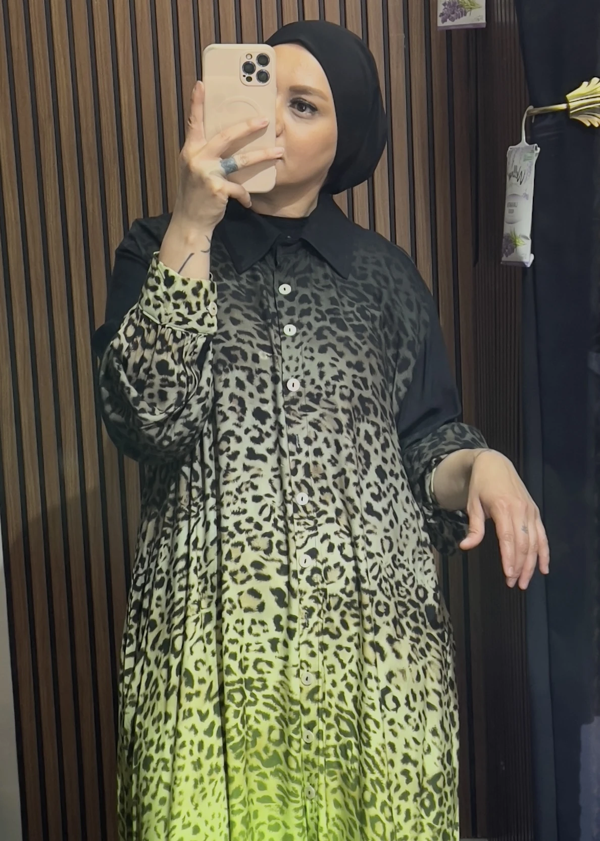 Leoparlı Yeşil Elbise