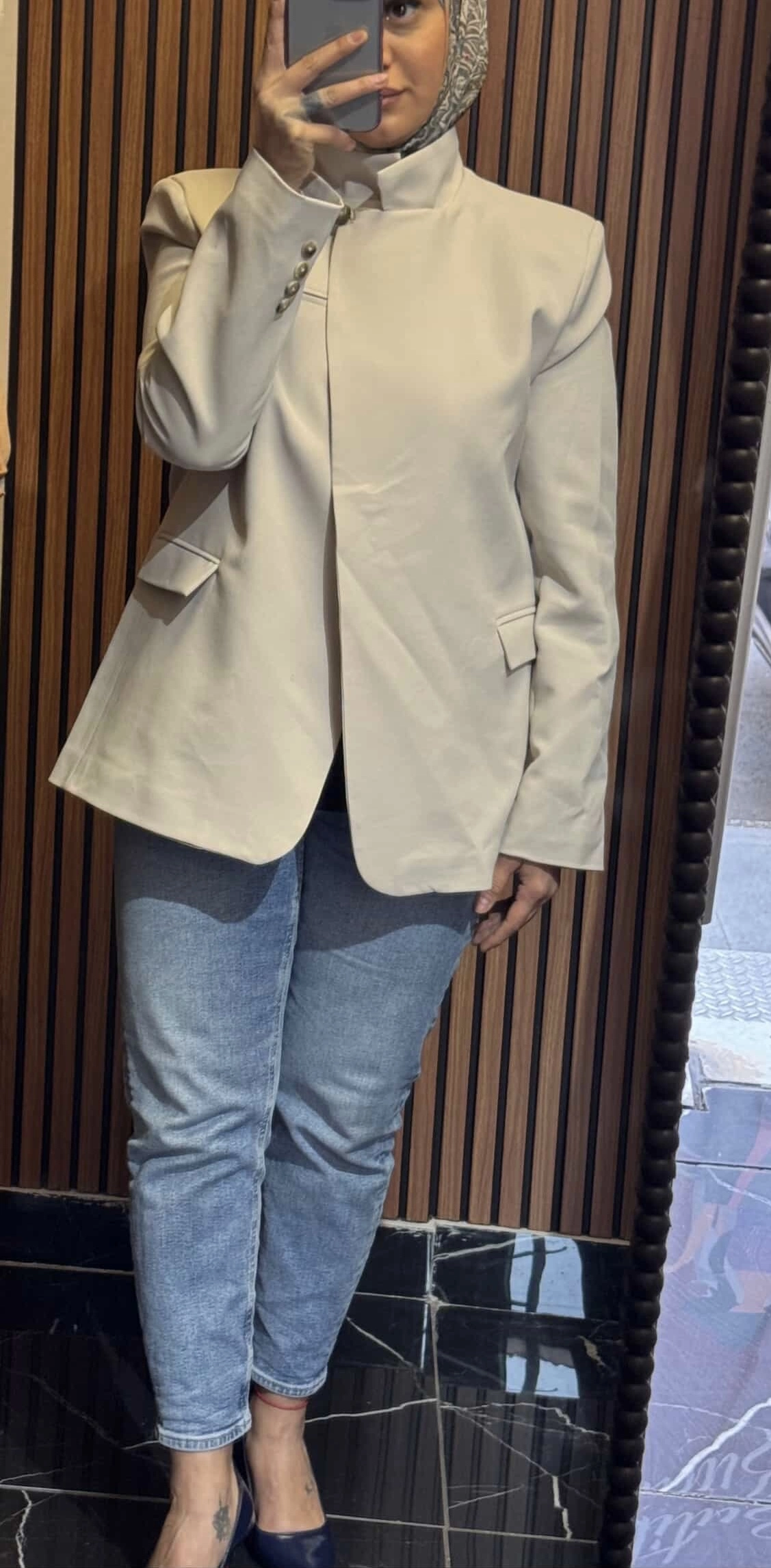 Tek Düğmeli Dik Yaka Ceket