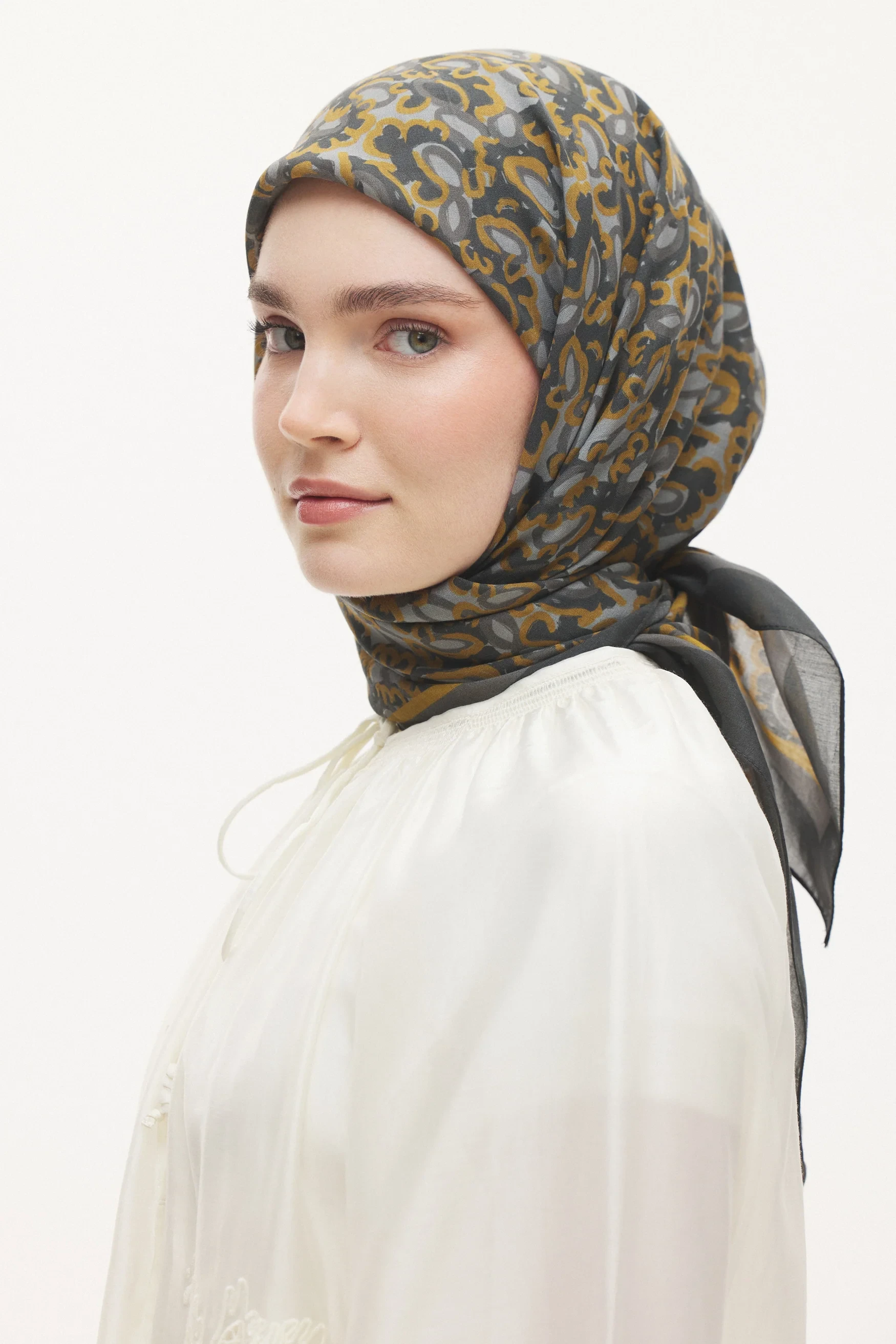 Modal Desenli Eşarp - Resim 4